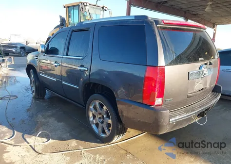 2011 Cadillac Escalade Premium z USA, uszkodzony, nr VIN 1GYS3CEF2BR217248